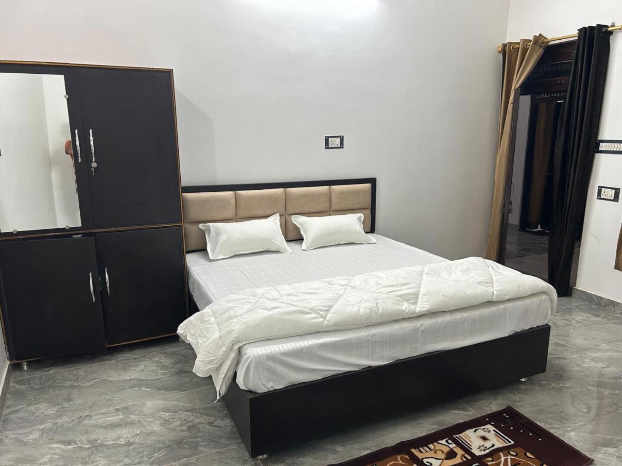 Shri Narayanam Guest House And Home Stay Ayodhya المظهر الخارجي الصورة